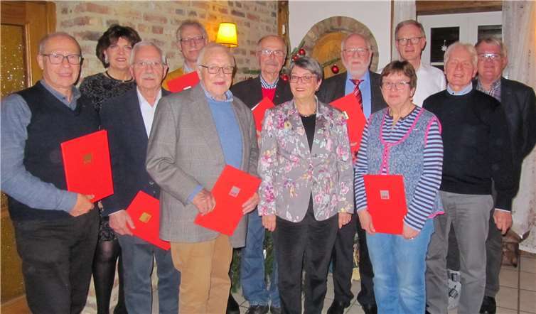 Zahlreiche langjährige Mitglieder wurden während der Weihnachtsfeier der SPD Rheinbach geehrt.Foto: privat