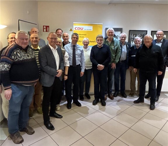 Zahlreiche langjährige Parteimitglieder wurden auf der Mitgliederversammlung geehrt.  Foto: Dennis Swirsky