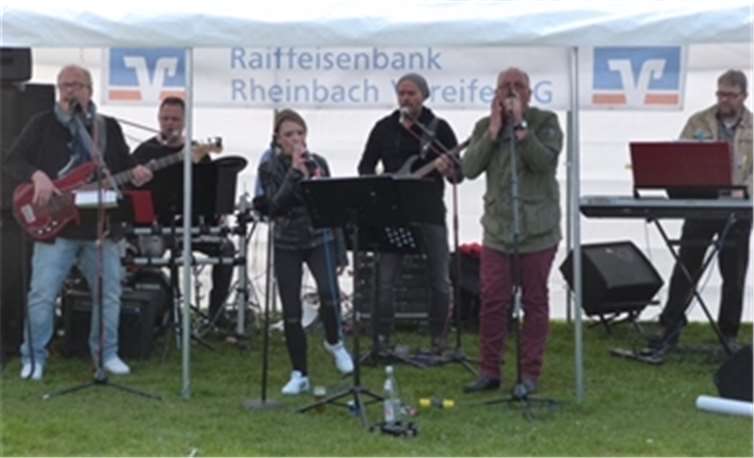 Zahlreiche musikalische Acts unterhielten die Gäste mit Songs unterschiedlichster Sparten. privat