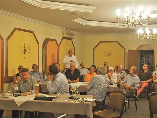 Zahlreiche niedergelassene Ärzte nahmen an der Diskussionsrunde im Hotel Geromont teil, zu der Hedi Thelen eingeladen hatte.
