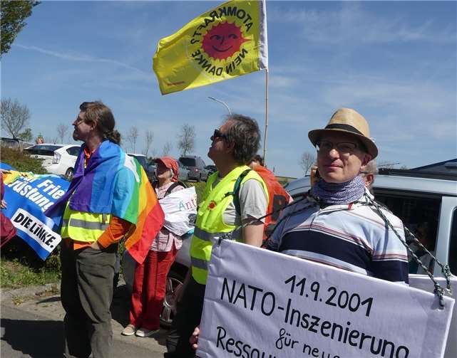 Zahlreiche organisierte Initiativen, Gruppenund Vereine nahmen an der Protestveranstaltung in Büchel teil.