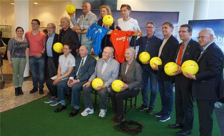 Zahlreiche prominente Kicker der Elf fanden den Weg zu Lotto Rheinland-Pfalz. STUKO