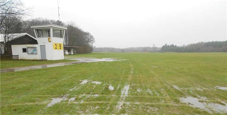 Zahlreiche tiefe Furchen erlauben zurzeit keinen sicheren Flugbetrieb. Bernd Fischer