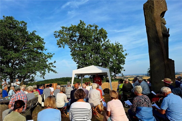 Traditionelle Freilichtmesse der St.-Matthias-Bruderschaft in Mayen 2026 erleben