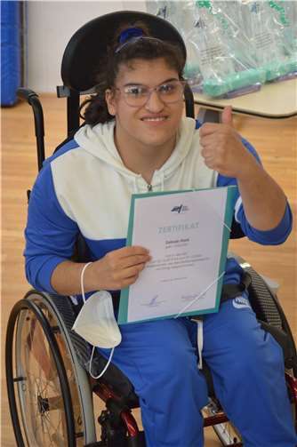 Zainab Harb dachte in diesem besonderen Moment an ihre Mutter. Die Eltern konnten aufgrund der Corona-Bestimmungen nicht teilnehmen.