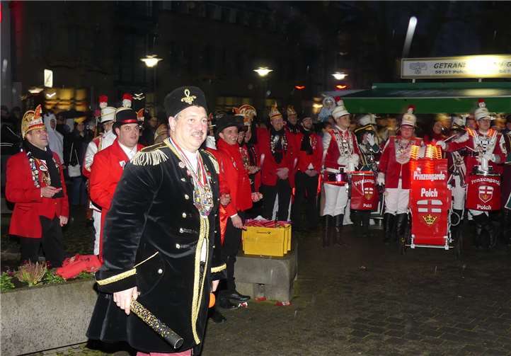 Zar Gerhard forderte Schultheiß Gerd Klasen zur freiwilligen Übergabe des Rathauses auf.