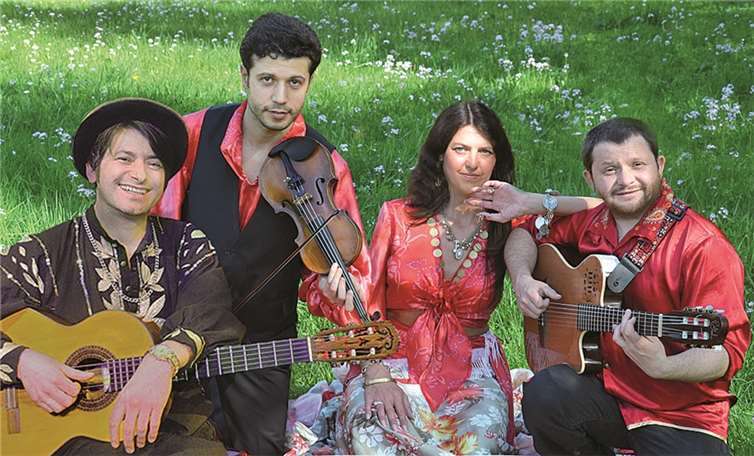 Zariza Gitara ist am 18. Januar in der ehemaligen Synagoge in Niederzissen.privat