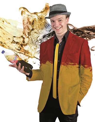 Zauberer Jakob Mathias startet mit seiner „Cola-Show“ bei der Weltmeisterschaft in Rimini.