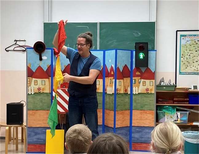 Zauberer Tim Salabim vermittelte das richtige Verhalten im Straßenverkehr. Foto: privat