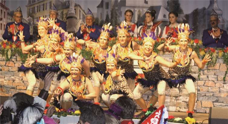 Zauberhaft auch ohne Voodoomaster aus „Africa“ begeisterten die „Sahnehäubchen“ die Narrenschar.