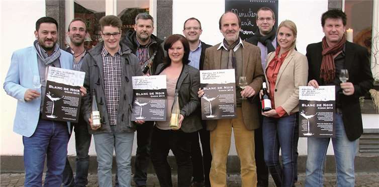 Zehn Ahrwinzer präsentieren ihre Blanc de Noir Weine.  Privat