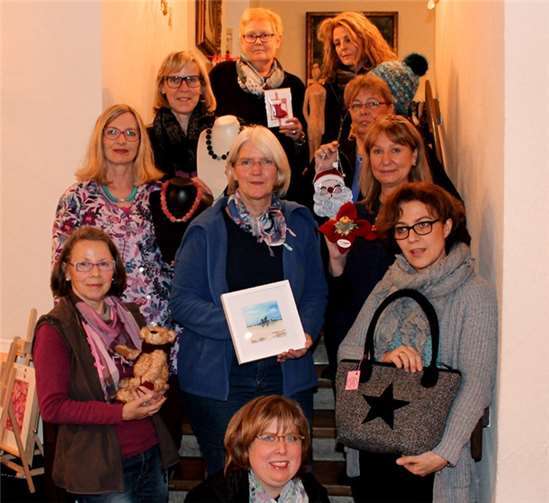 Zehn Kunsthandwerkerinnen sorgten für vorzeitiges „Novemberleuchten“ in der Oberen Burg. DL