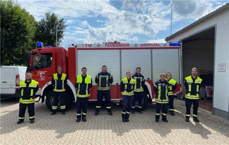 Zehn Lehrgangsteilnehmer schlossen erfolgreich den Lehrgang „Maschinisten für Löshfahrzeuge“ ab. Foto: Georg Theisen