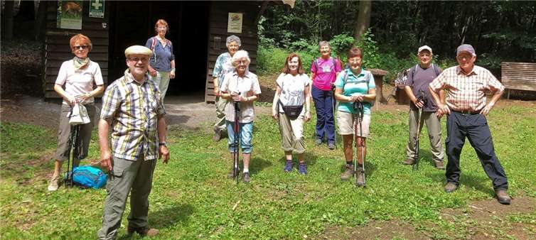 Zehn Wanderer machten sich auf den 12 km langen Weg. Fotos: privat