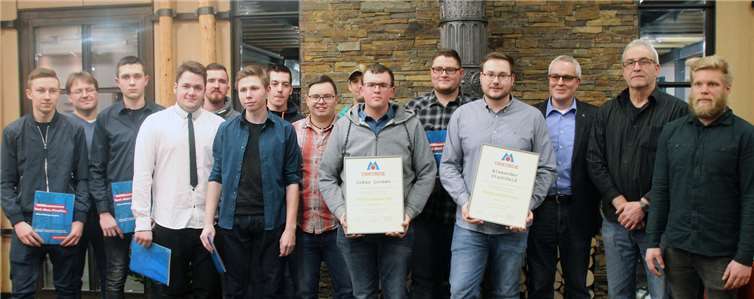 Zehn erfolgreiche Absolventen der Winterprüfung und zwei der Sommerprüfung konnten im Mosellandmuseum in Ernst ihren „Freispruch“ erleben. privat