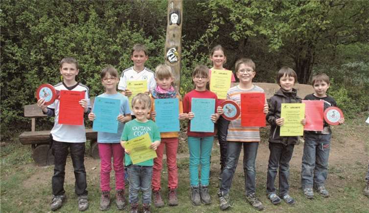 Zehn fleißige kleine Wanderer wurden mit Urkunden ausgezeichnet.