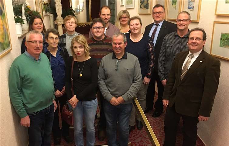 Zehn langjährige Mitarbeiterinnen und Mitarbeiter wurden bei einem gemeinsamen Essen geehrt.privat