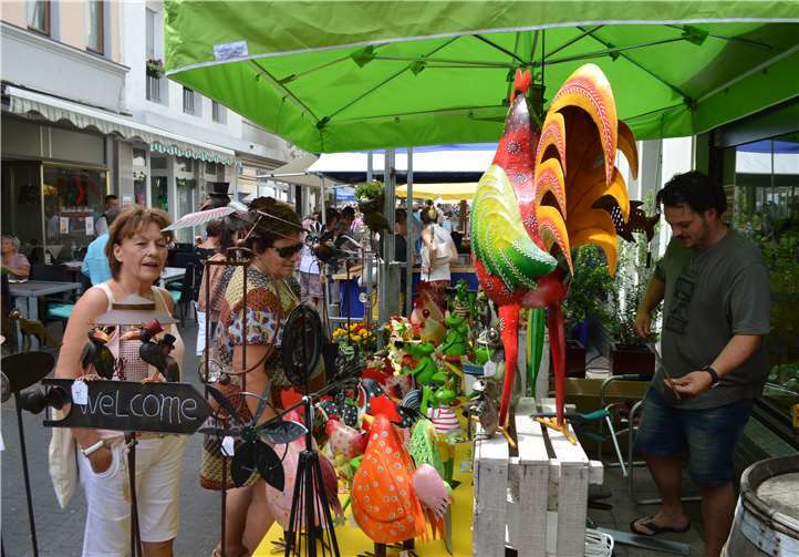 Zehntausende Menschen zogen durch die Innenstadt und am Rhein entlang.