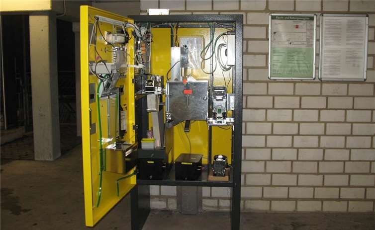 Zei maskierte Täter haben einen Parkscheinautomaten in der Tiefgarage Nord aufgebrochen. Foto: Polizei
