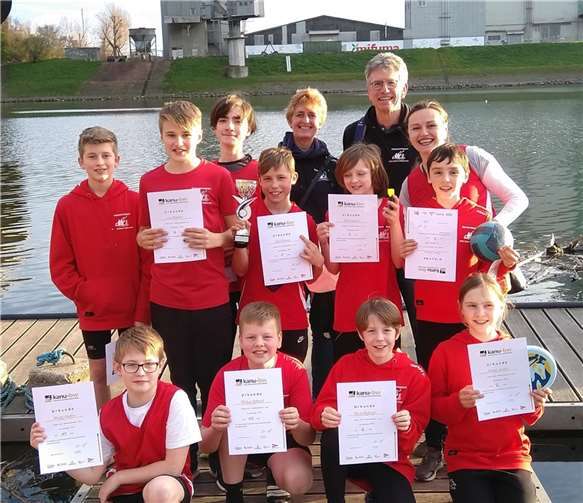 Zeigten beim Athletik-Wettkampf in Mannheim starke Leistungen: 10 Nachwuchskanuten des WSV Koblenz-Metternich mit den Trainern Katharina Justus,Uwe Hentschke und der Mannschaftsbetreuerin Ute Zeller. Quelle: WSV