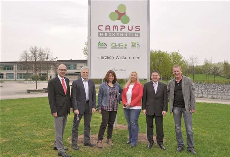 Zeigten sich begeistert von der neuen Campusbeschilderung: Bürgermeister Bert Spilles, Holger Jung, Erster Beigeordneter und die drei drei Schulleiter.Stadt Meckenheim