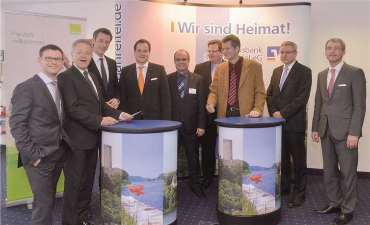 Zeigten sich zufrieden mit der Resonanz und dem Verlauf der Informationsveranstaltung (v.l.): Patrick Mohm, Elmar Schmitz, Dr. Peter Talaska, Markus Müller, Frank Bertgen, Carsten Jacob, Wolfgang Horrmann, Gerhard Busch, Sascha Monschauer.privat