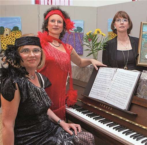 „Zeitgefühle“ boten Ilse Kösling, Alexandra Tschida und Angela Clemens-Mitschke bei ihrem gemeinsamen Auftritt im Dorfgemeinschaftshof Birresdorf. JOST
