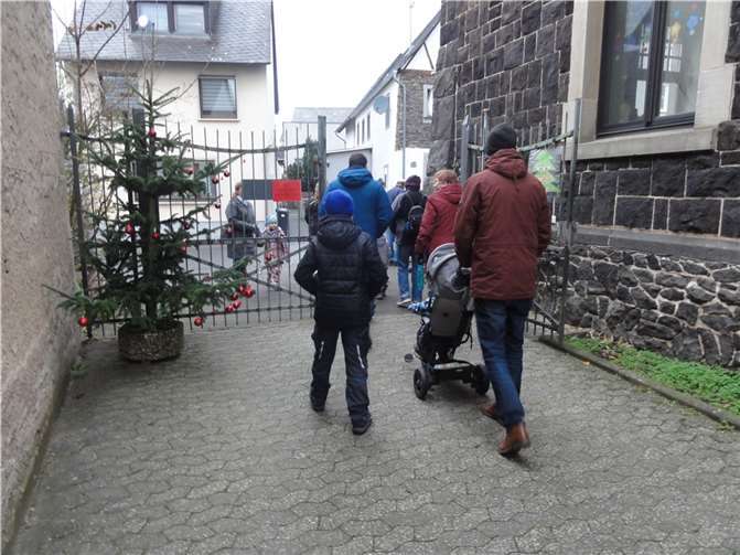 Zeitversetzt zogen die, vorher zusammengestellten, Kleingruppen los.  Foto: privat