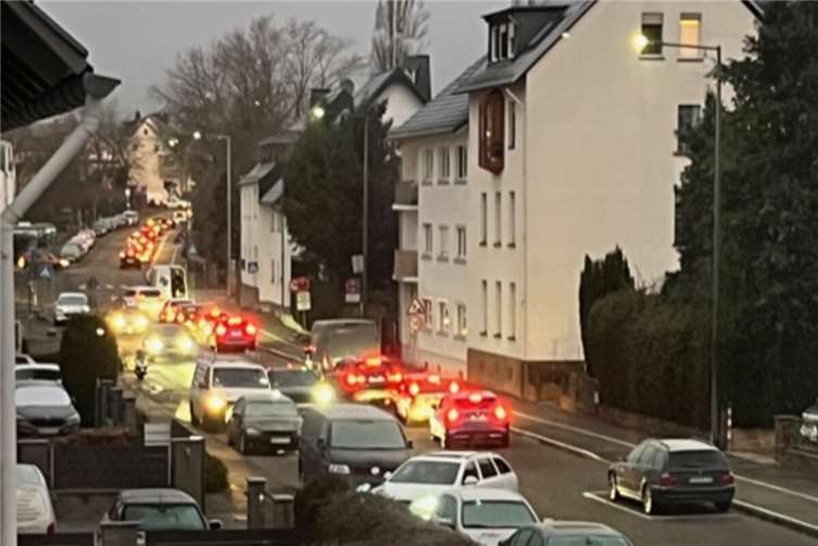 Überarbeitung des Verkehrskonzepts gefordert Zeitweise herrschen chaotische Verhältnisse auf Lahnsteins Straßen.Foto: privat