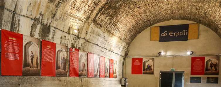 „Zeitzeugen“ - Ein in 2018 gefördertes Kunstprojekt von Thomas R. Jahn und Hanne Kubach im Tunnel von Erpel. Th. R. Jahn