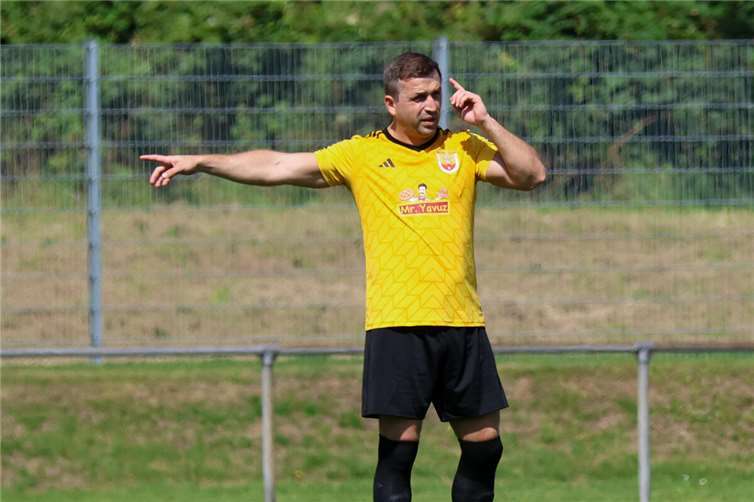 Zekirja Bajcinca und der SC Sinzig mussten sich dem SV Kripp geschlagen geben.  Foto: Besjan Halimi