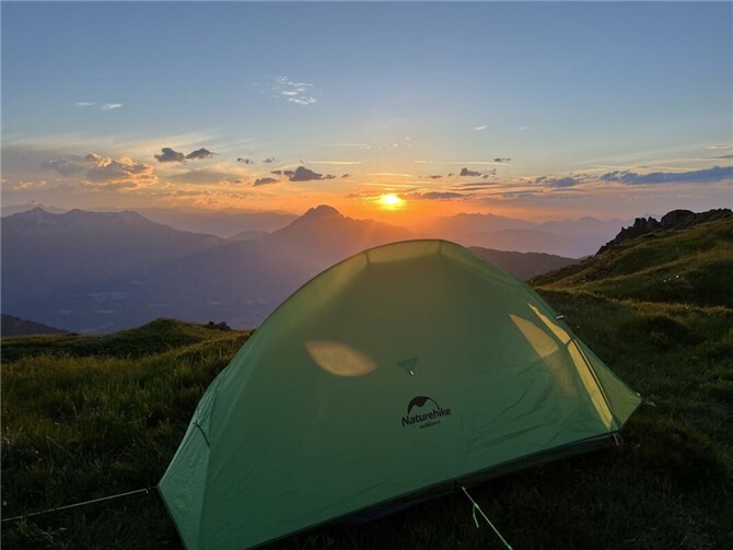Zelten auf dem Alpenhauptkamm.  Foto: Frank Eichmann