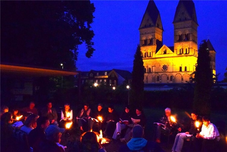 Zeltlageratmosphäre gab es bei der Singerunde am Mariendom