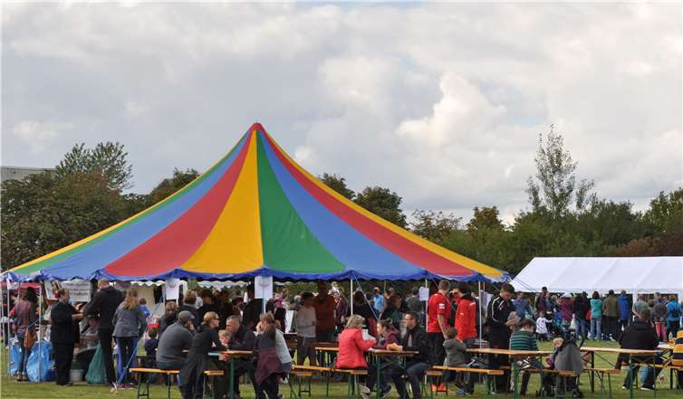 Zentrale Anlaufstelle des Spiel- und Sportfestes ist auch in diesem Jahr das große Zirkuszelt auf der Werferwiese. Stadt Meckenheim