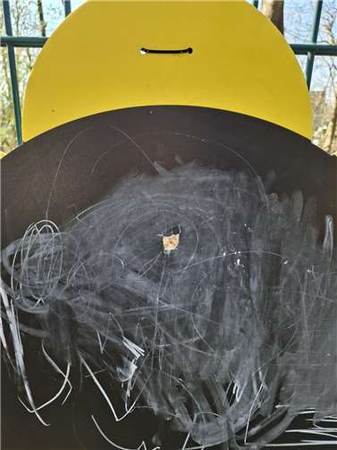 Zerstörte Blumentafeln. Fotos: privat