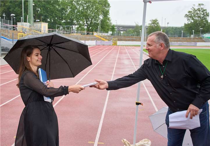 Zeugnisübergabe der Jahrgangsbesten Michelle Schramm (Bachelor).