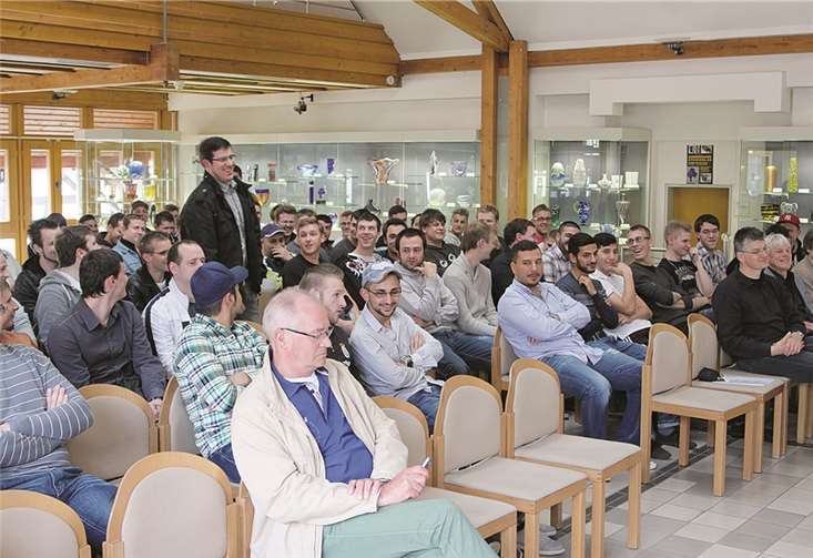 Zeugnisübergabe im Ratssaal des Glasmuseums in Rheinbach.