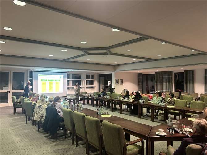 Ziel der Veranstaltung war es auch, bestehende Vorurteile abzubauen und ein besseres Verständnis für die Arbeit des Jugendamtes zu schaffen – ein Ziel, das nach Einschätzung vieler Teilnehmenden erreicht wurde.  Foto: Ömer Aydin