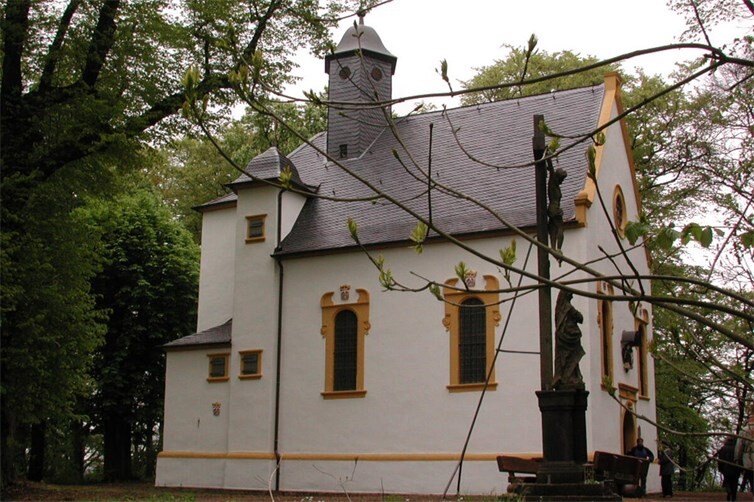 Ziel der Wallfahrt ist die Marienkapelle auf dem Karmelenberg bei Bassenheim