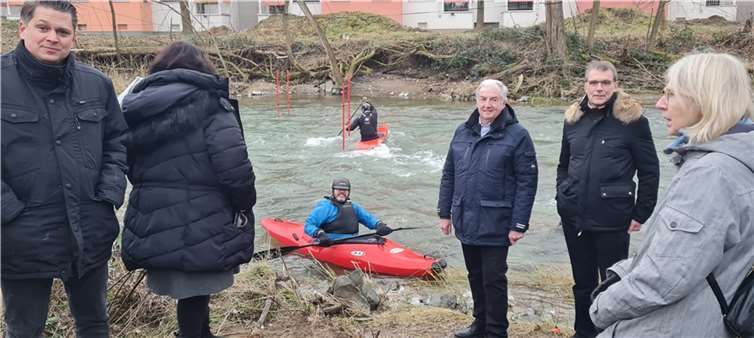 Ziel ist es, Jugendliche wieder für das Element Wasser zu sensibilisieren und ihnen die Angst zu nehmen.  Foto: Achim Fischer