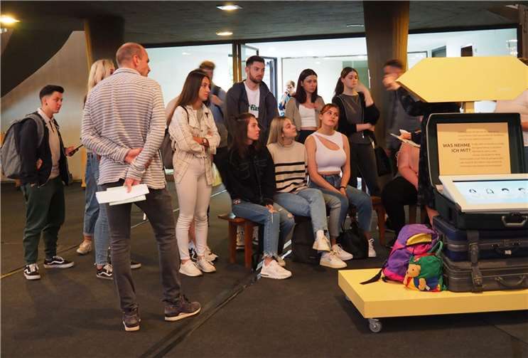 Ziel war es, für die Themen Jugend und Migration zu sensibilisieren, Vorurteile zu hinterfragen und einander besser kennenzulernen: Schulklassen und Jugendgruppen nahmen an begleiteten Gruppenführungen teil.