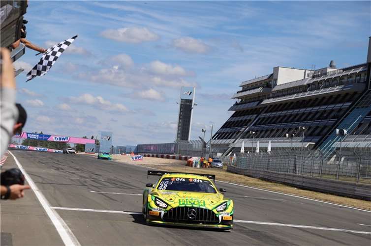 Zieldurchfahrt am Samstag von Sieger Raffaele Marciello.