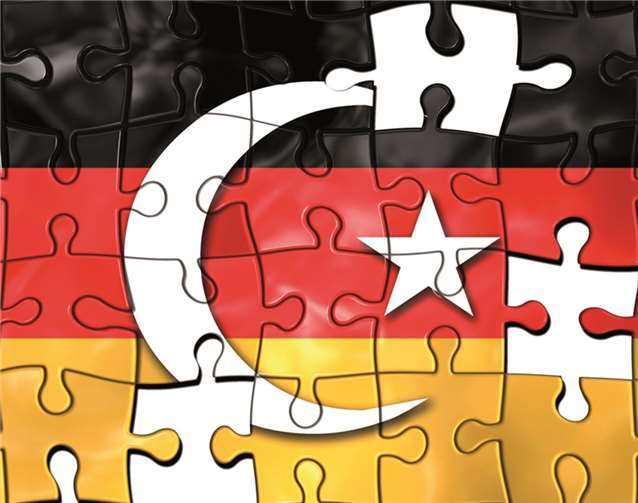 Ziert bald der Halbmond die Deutschlandflagge?