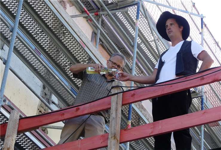 Zimmermeister Christian Graeff formulierte den traditionellen Richtspruch und trank auf die erfolgreichen Gewerke.