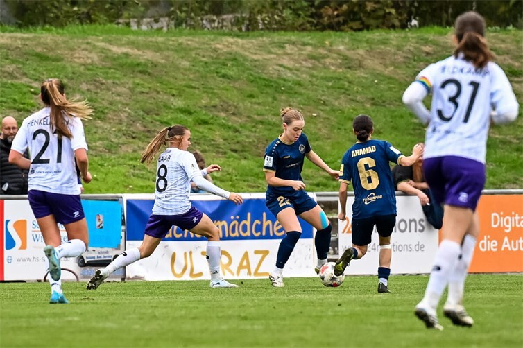 Zoe Brückel (im dunkelblauen Trikot mit der Nummer 22) kehrte nach fünfmonatiger Pause zurück auf den Platz. 