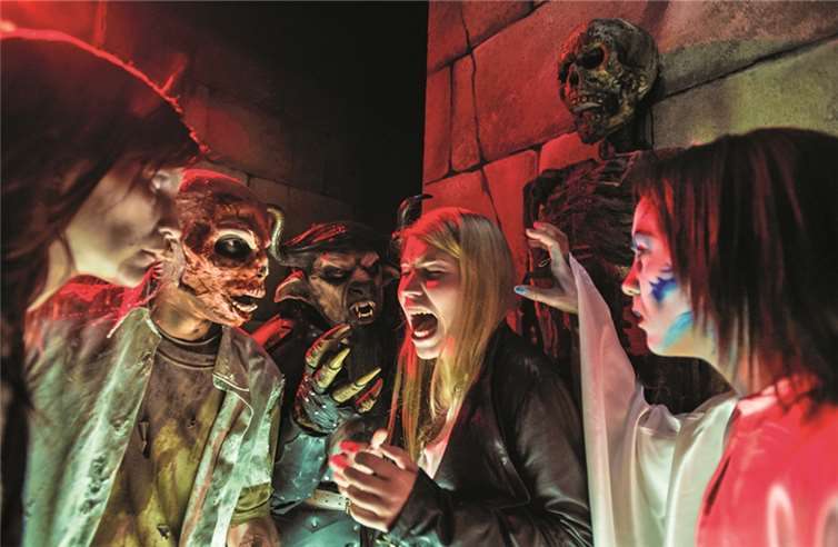 Zombies, Killerclowns und Vampire machen Besucher zu Darstellern ihres eigenen Horrorfilms. MarkusGarscha.de