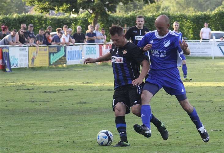Zoran Juranovic schrieb unter der Woche ein Stück TuS-Geschichte. Beim ersten Auftritt der neu gegründeten TuS-Reserve traf der ehemalige Eisbachtaler Oberligaakteur zum zwischenzeitlichen Ausgleich beim SV Niederwerth. Foto: TH
