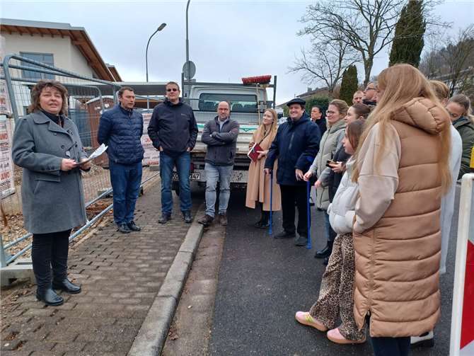 Zu Beginn der Feier begrüßte Stadtbürgermeisterin Melanie Leicher (links) die Gäste.