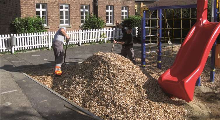 Zu Beginn der Ferien wurden die Bauarbeiten in Angriff genommen. privat