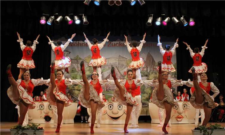 Zu Beginn der Sitzung traten die Tanzgruppen des TC Rot-Weiß auf.